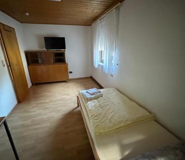 Koenigsbronn Apartment | HW2 Drei Zimmer Wohung 80qm