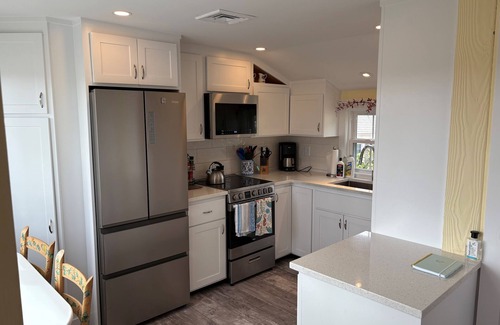 Hyannis Port Cottage | Hyannis Port Cottage with Ocean Views and Access to 3 Beautiful Ocean Beaches!