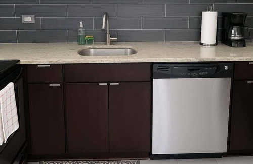 East Hyde Park Apartment | Hyde Park 1BR w/Charm