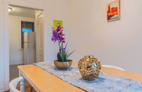 Hyde Park Apartment | Hyde Park Chic 1BR Prime Location Near University of Chicago