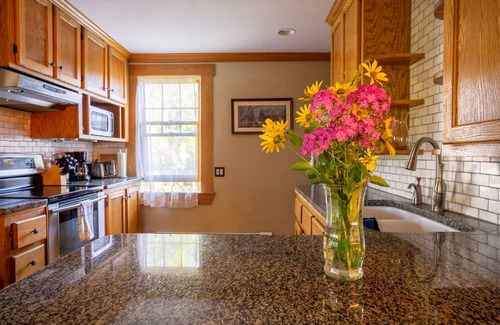 Eastern Vermont House | Hyde Park Village Home near STOWE - 4BR bedroom
