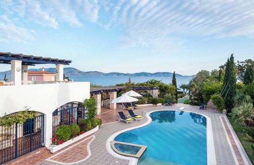 Pigadia Villa | Hydra Bay Resort Vip Beach Villas - up to 50 guests