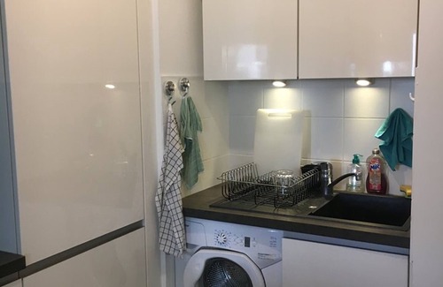 Toulon - Hyeres Apartment | Hyères: 1BR with AC, pool & parking at the port