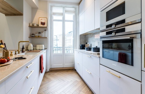 Behobie Apartment | HYGGE KEYWEEK Apt 2 bedrooms with parking in Biarritz city center