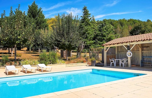 Tremolat Villa | Hyggeligt bondehus LA FERME -pool-have- gå ti byen- floden- skoven- resturanter