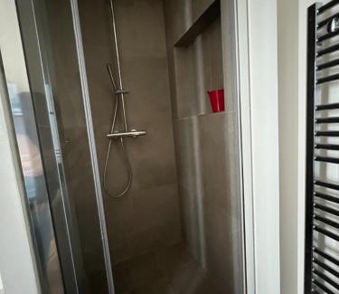 Blatin House | HYPER CENTRE ,jolie chambre climatisée avec PARKING SECURISE gratuit