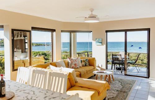 Britannia Bay House | Hypnotic Beach House