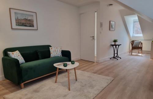 Enclos Apartment | Hypolite 5 Elegant Apartment 80 meters from Honfleur Port 2 guests