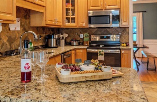 Hope Mills House | I-95 | Fire Pit I Billiards I Lake | Kayak| Pool+