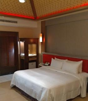 Fengshan District Hotel | I Travel Motel