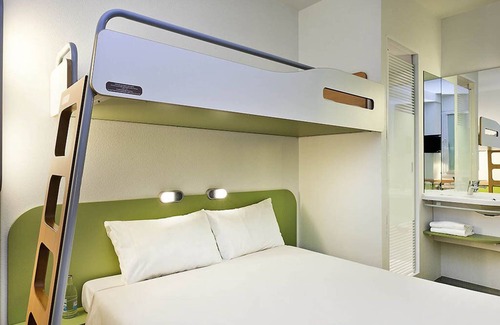 Las Campas y San Claudio House | ibis budget Oviedo