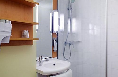 Cergy Hotel | ibis Cergy Pontoise Le Port