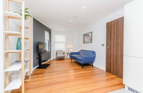 South Richmond Apartment | Ibis House 2 Bedroom 2 | Enjoy Riverside Walk at the Thames | Parking Available
