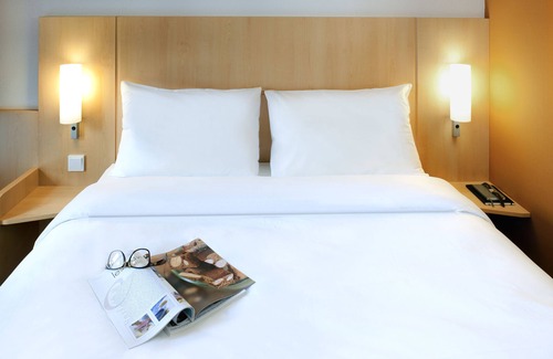 Chaponnay Hotel | ibis Lyon Est Chaponnay