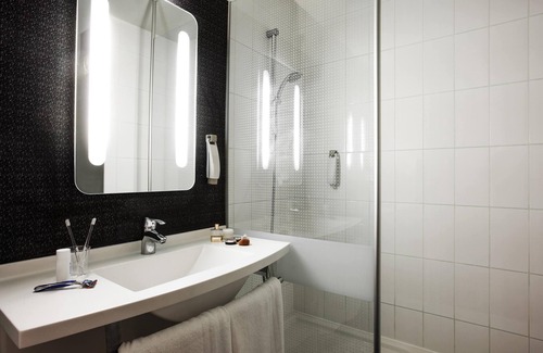 Lescar Hotel | ibis Pau Lescar