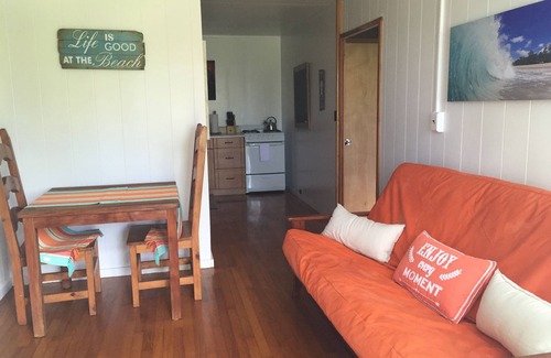 Pupukea Cottage | ICE OPTIONAL IN PARADISE.SURF IS UP.WALK to PIPE where the BIG WAVE ACTION IS