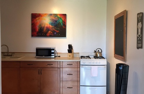 Pupukea Cottage | ICE OPTIONAL IN PARADISE.SURF IS UP.WALK to PIPE where the BIG WAVE ACTION IS