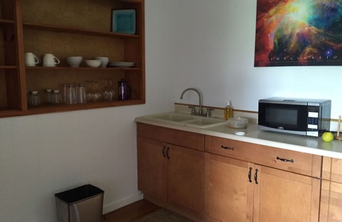 Pupukea Cottage | ICE OPTIONAL IN PARADISE.SURF IS UP.WALK to PIPE where the BIG WAVE ACTION IS