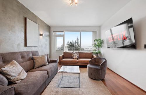 Haaleiti Apartment | Icelands Biggest Mall at 8 Minute walk - Free parking