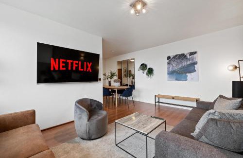 Haaleiti Apartment | Icelands Biggest Mall at 8 Minute walk - Free parking