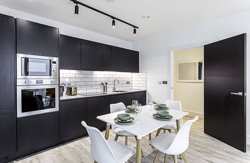East Acton Apartment | Icon Tower Flat IV