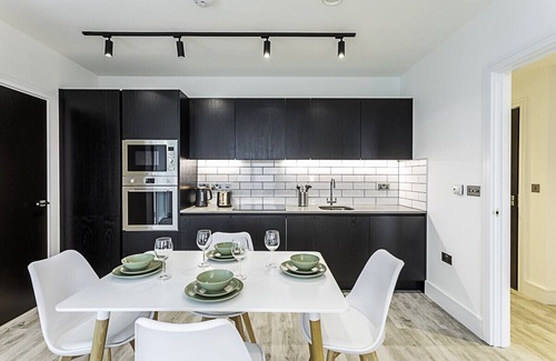 East Acton Apartment | Icon Tower Flat IV