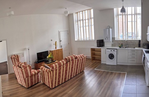 Littleborough House | Iconic Apartment in 1906 Dance Hall – Central Littleborough