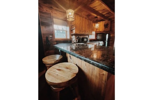 Divide Cabin | Iconic Colorado Experience/Getaway: Hot Tub, Sauna & Mountain View, 43 acres