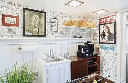 York Cottage | Iconic "Haines Shoe House" - Hot Tub & Firepit - Featured On HGTV