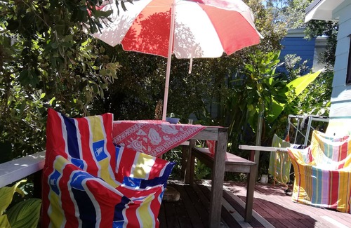 Red Beach Cabin | Iconic Kiwi Bach with sea views and a 2 minute walk to the beach.