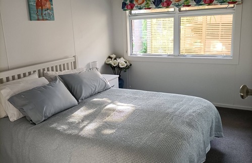 Wainui Bed & Breakfast | Iconic Wainui Beach a 100m stroll. Relax in Tropical type surroundings.