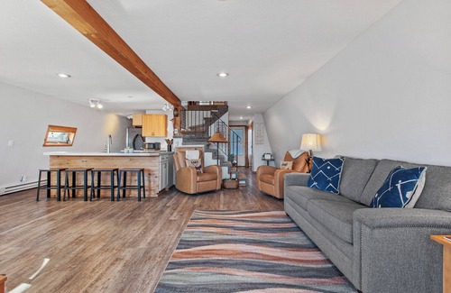 Bayview House | IdaBlu, a floating house with unobstructed views of the mountains and lake.