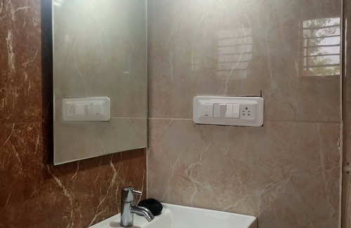 Mysore House | Ideal Cool Calm Room for Couples & Individuals with kitchenette