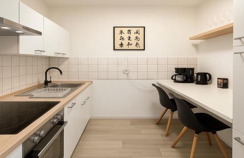 Nietleben Apartment | Ideal für Monteure. 3 Zimmer Apartment mit Küche, Waschmaschine, WiFi usw. .