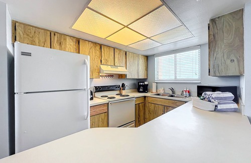 Horton Shores Condo | Ideal Family Friendly Beach Vacay. Beachfront & Steps to Flagler Ave