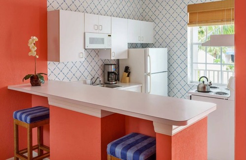 Marco Island Hotel | Ideal Family Suite, Olde Marco Classic 2BR w/Full Kitchen & Porch