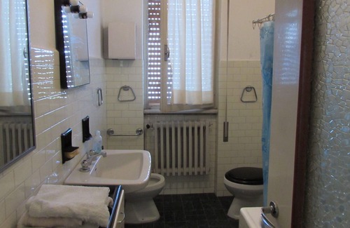 Crebbio House | ideal for 2 people - very nice view of the lake - 2 km from Moto Guzzi