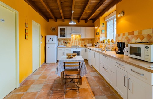 Saint-Jory-de-Chalais Cottage | Ideal for family of four/idéal pour famille de 4 personnes