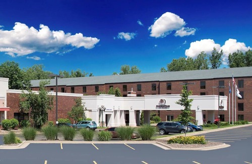 Grand Rapids House | Ideal for Groups: 3 Relaxing Rooms w/Comfy Beds, Airport Shuttle & Pool Access