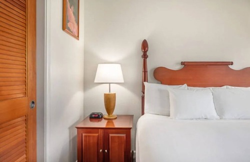 Kahului Hotel | Ideal Hawaii Family Vacation! 2 Spacious Garden View Rooms | Pool + Fireplace