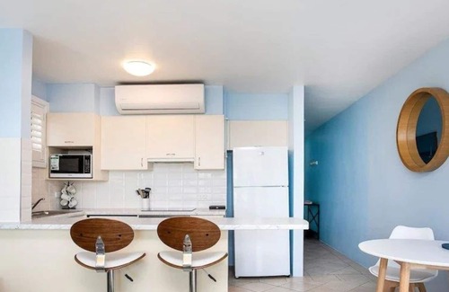 Manly Apartment | Ideal Holiday Accommodation - Complete Waterfront in Manly
