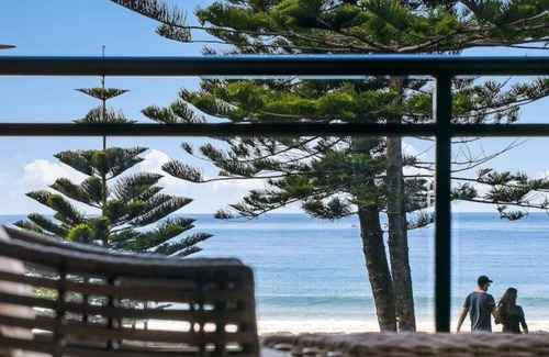 Manly Apartment | Ideal Holiday Accommodation - Complete Waterfront in Manly