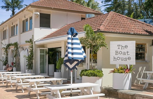 Manly Apartment | Ideal Holiday Accommodation - Complete Waterfront in Manly