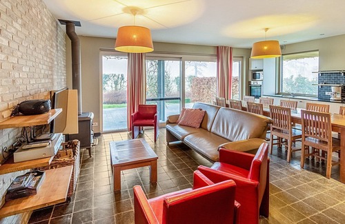 Alveringem House | Ideal Holiday Home in Gijverinkhove with Terrace, Garden