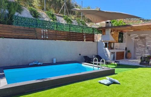 Vlachiana House | Ideal House with Private Pool & Parking