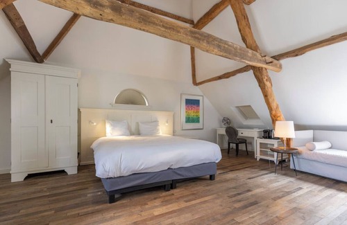 Baarlo Hotel | Ideal Location! Free Parking, Onsite Dining! Close to Jochumhof Botanical Garden