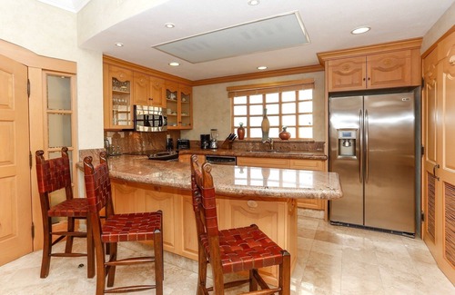 Los Cabos Condo | IDEAL Location on Medano Beach, fantastic view! Walking distance to everything, swim-up bar, acce.