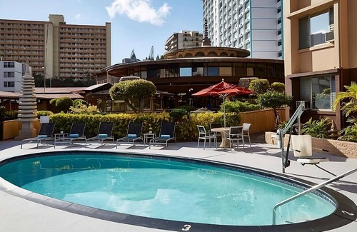 Ala Moana House | Ideal Location! Onsite Pool, Pet-Friendly Property, Near Waikiki Beach