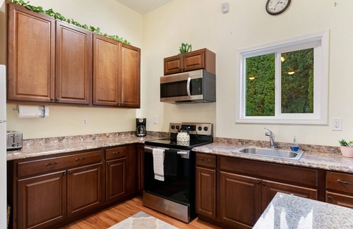 Kenmore House | Ideal Northwest Getaway | Near Lake Washington and Seattle