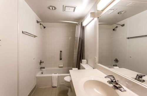 Edgewood Hotel | Ideal Room for Budget Travelers w/Breakfast & Convenient Location - 4 Units